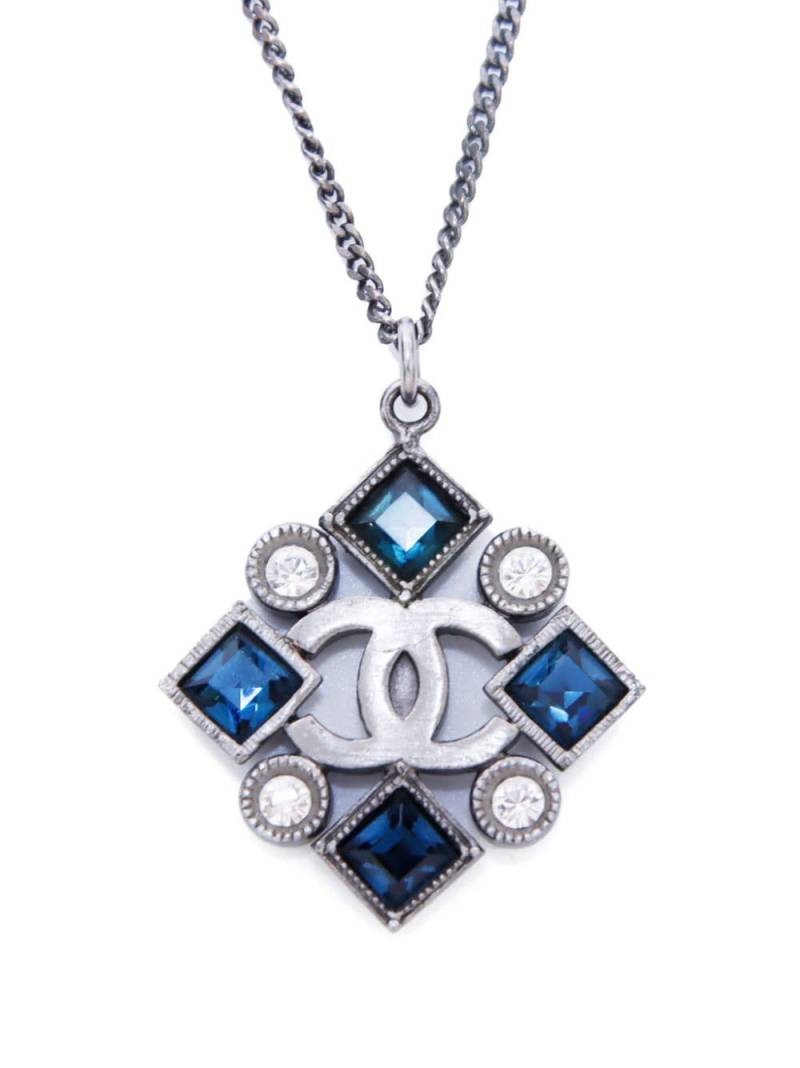 CHANEL Pre-Owned 2006 CC rhinestone-embellished necklace - Blue von CHANEL Pre-Owned