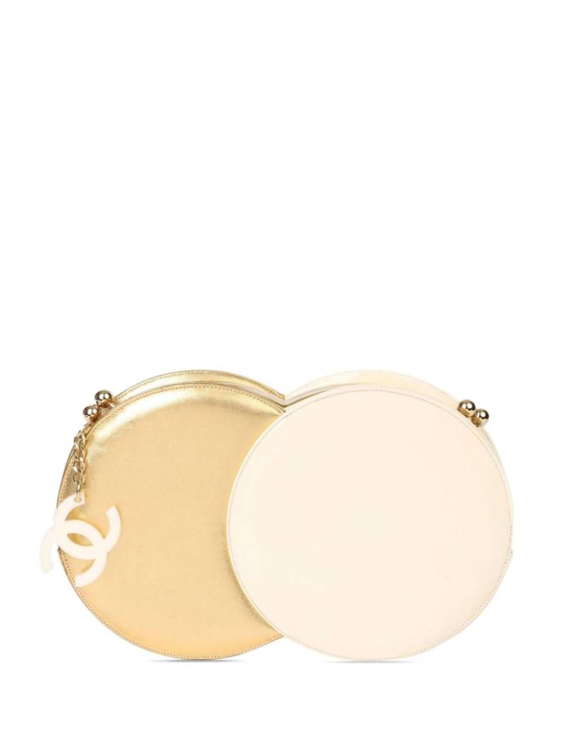 CHANEL Pre-Owned 2006 Double Circle leather clutch bag - White von CHANEL Pre-Owned