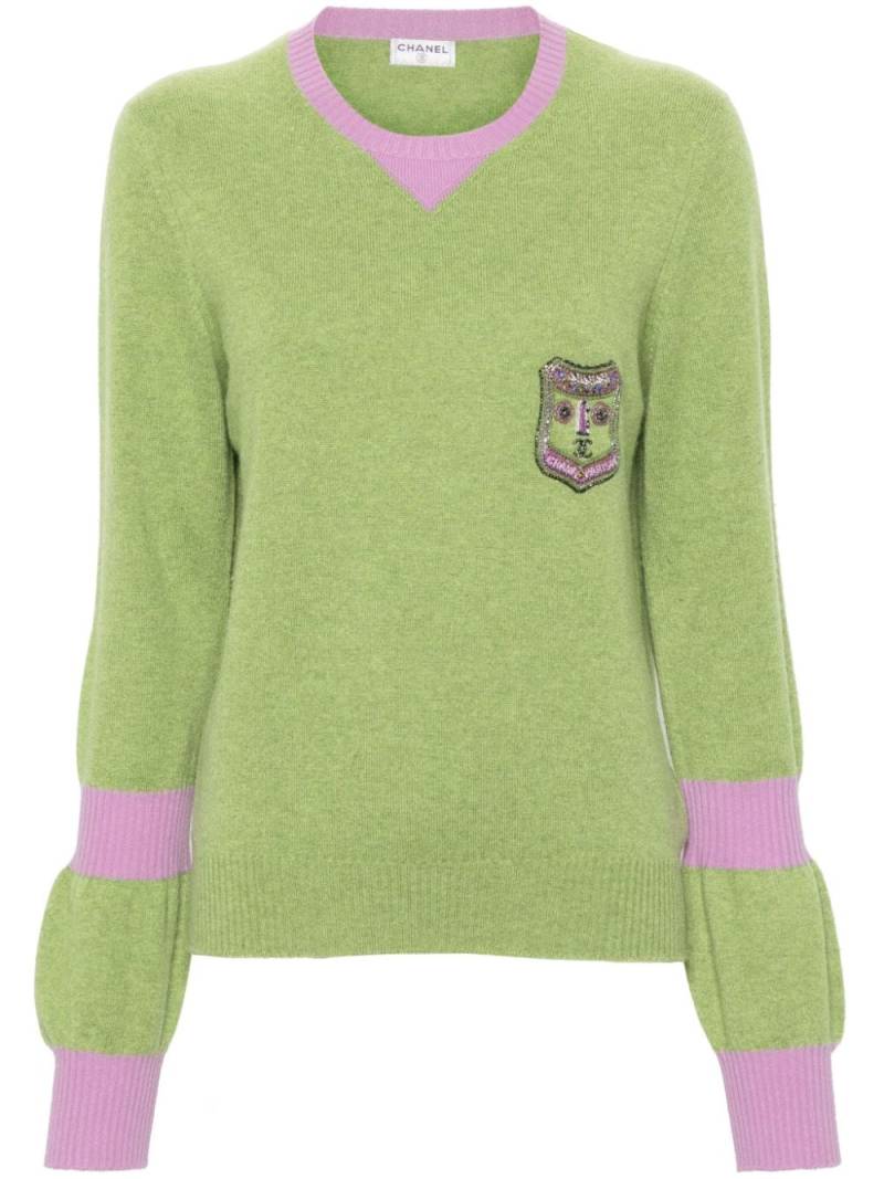 CHANEL Pre-Owned 2007s logo-embellished cashmere jumper - Green von CHANEL Pre-Owned