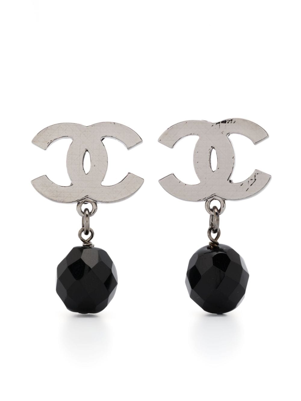 CHANEL Pre-Owned 2010 CC bead-embellished clip-on earrings - Silver von CHANEL Pre-Owned