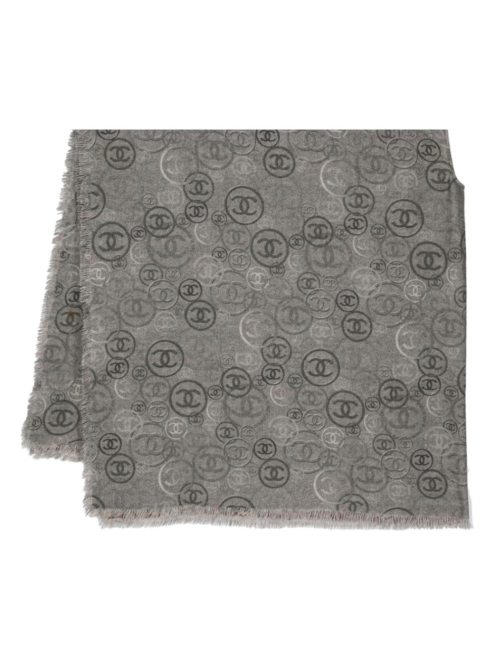 CHANEL Pre-Owned 2010 CC logo-jacquard frayed cashmere cape - Grey von CHANEL Pre-Owned