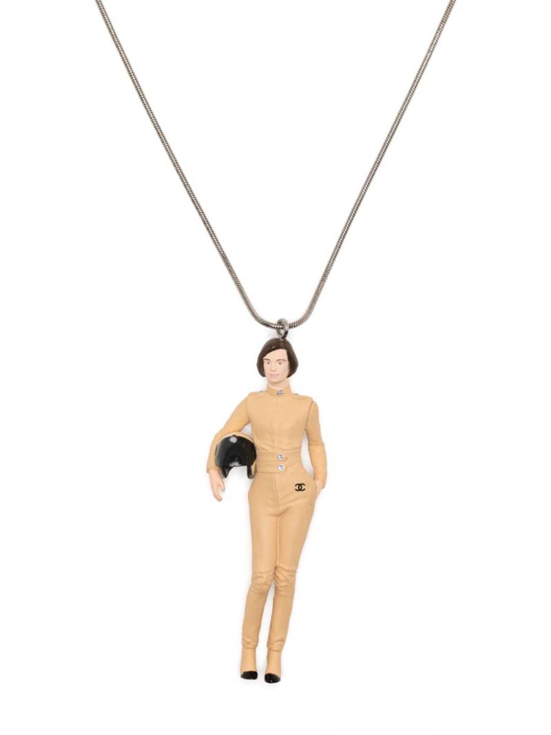 CHANEL Pre-Owned Keira Knightley doll pendant necklace - Neutrals von CHANEL Pre-Owned