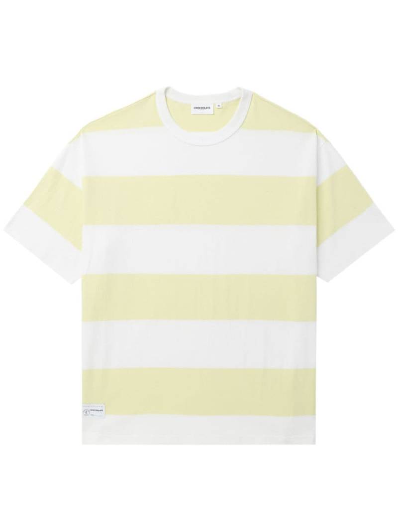 CHOCOOLATE logo-patch striped cotton T-shirt - Yellow von CHOCOOLATE