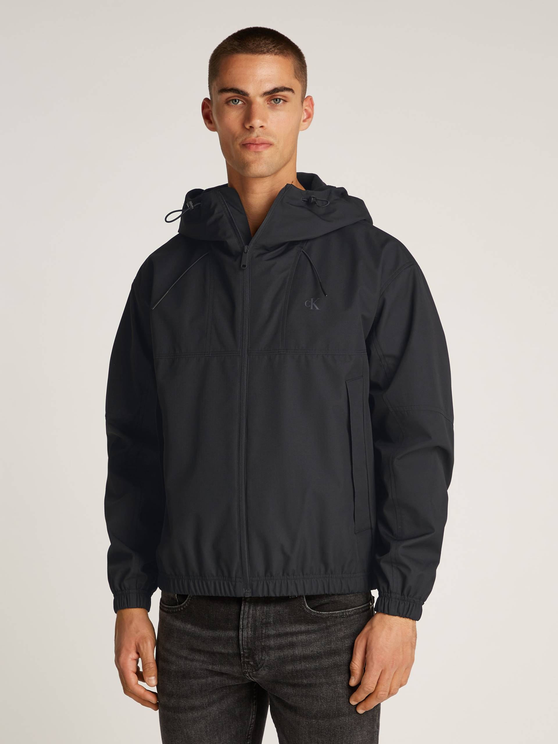 Calvin Klein Jeans Allwetterjacke »TECHNICAL JACKET«, mit Kapuze, Logodruck, Eingriffstaschen Calvin Klein Jeans Allwetterjacke »TECHNICAL JACKET«, mit Kapuze, Logodruck, Eingriffstaschen von Calvin Klein Jeans