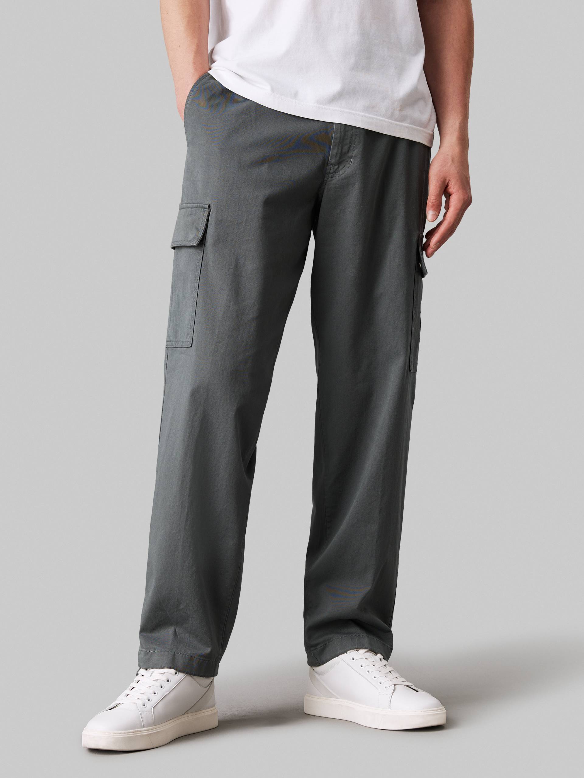 Calvin Klein Jeans Cargohose »REGULAR STRAIGHT CARGO«, mit Logopatch Calvin Klein Jeans Cargohose »REGULAR STRAIGHT CARGO«, mit Logopatch von Calvin Klein Jeans