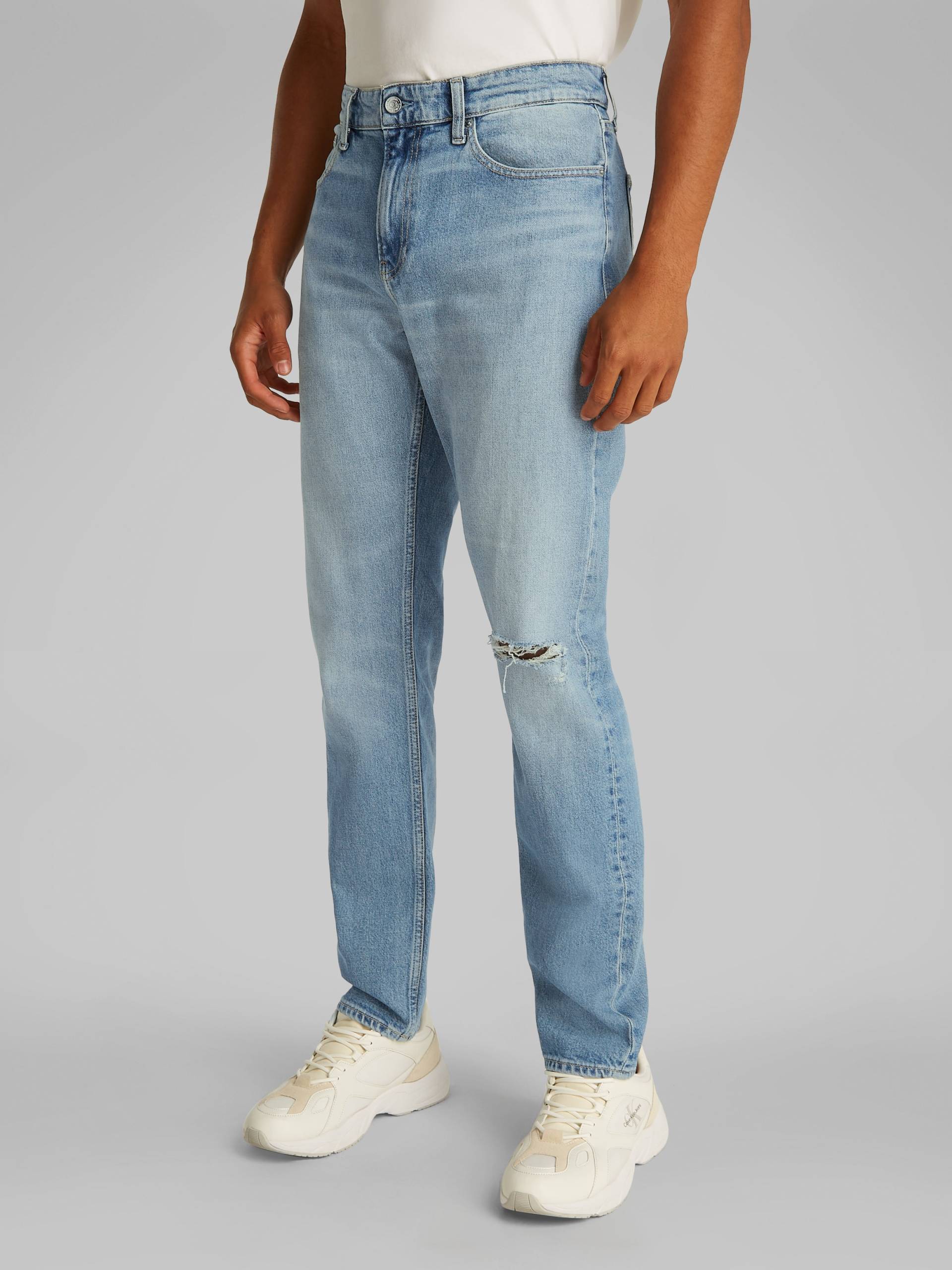 Calvin Klein Jeans Destroyed-Jeans »SLIM TAPER«, in hellblauer Waschung von Calvin Klein Jeans