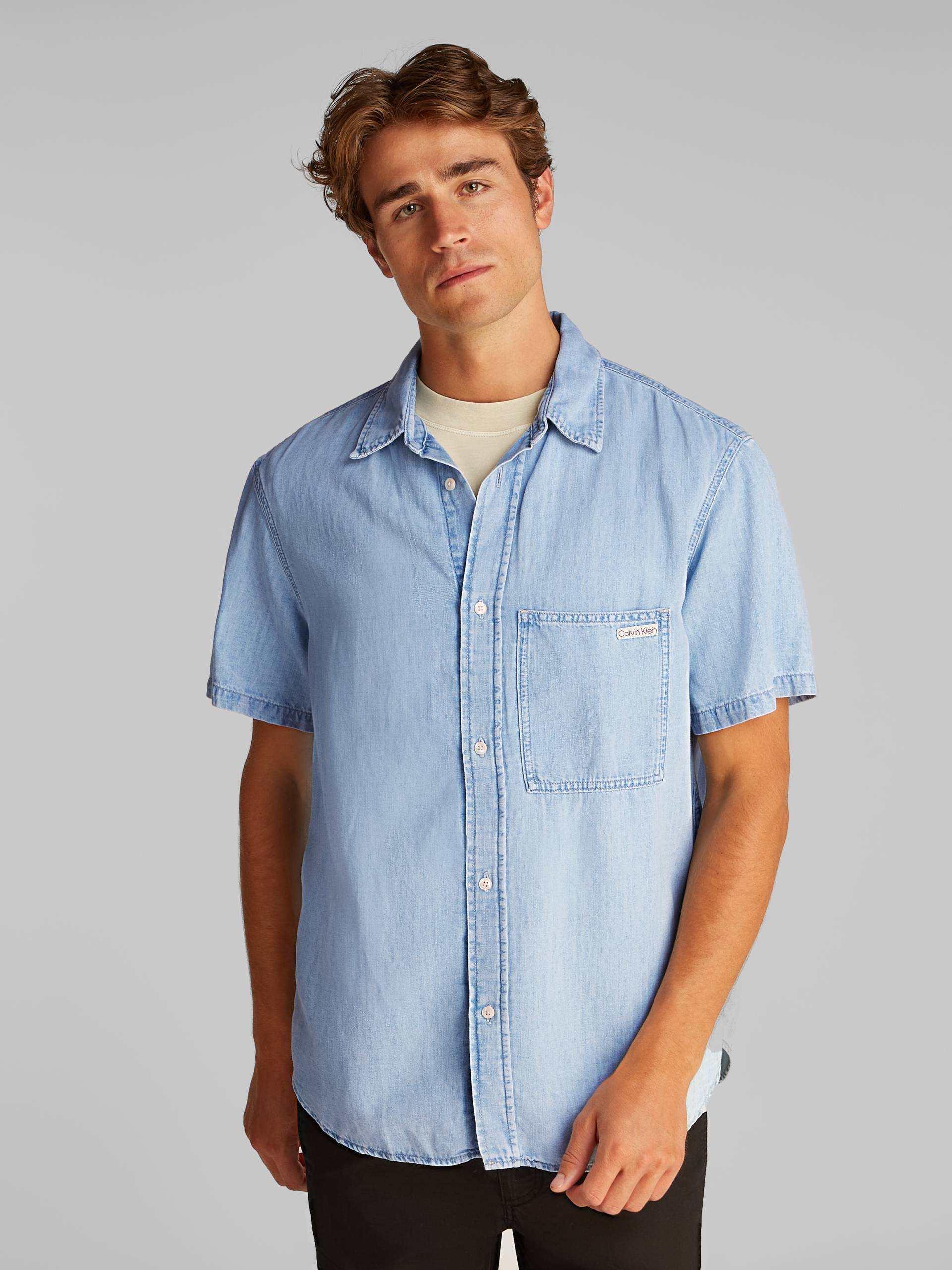 Calvin Klein Jeans Kurzarmhemd »REGULAR SS DENIM SHIRT«, in hellblauer Waschung Calvin Klein Jeans Kurzarmhemd »REGULAR SS DENIM SHIRT«, in hellblauer Waschung von Calvin Klein Jeans