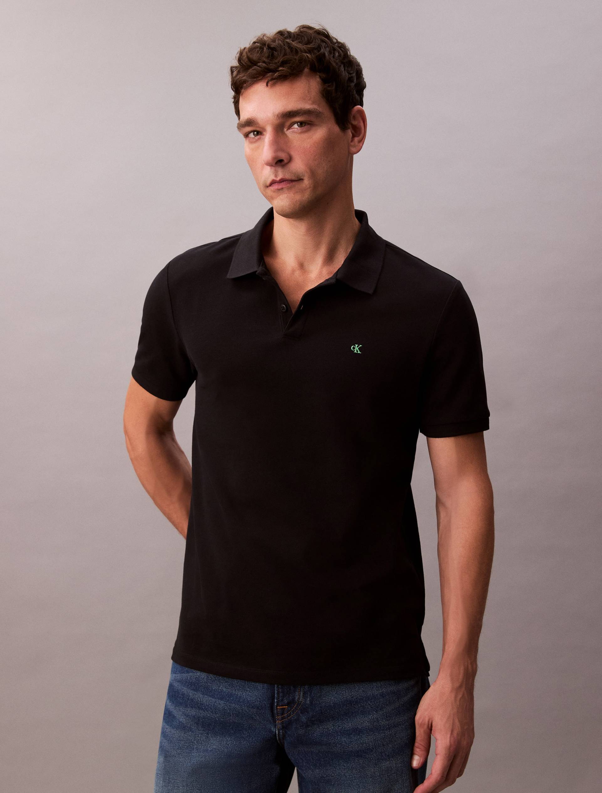 Calvin Klein Jeans Poloshirt »SS CASUAL PIQUE CLASSIC POLO«, Mit Rundhalsausschnitt Calvin Klein Jeans Poloshirt »SS CASUAL PIQUE CLASSIC POLO«, Mit Rundhalsausschnitt von Calvin Klein Jeans