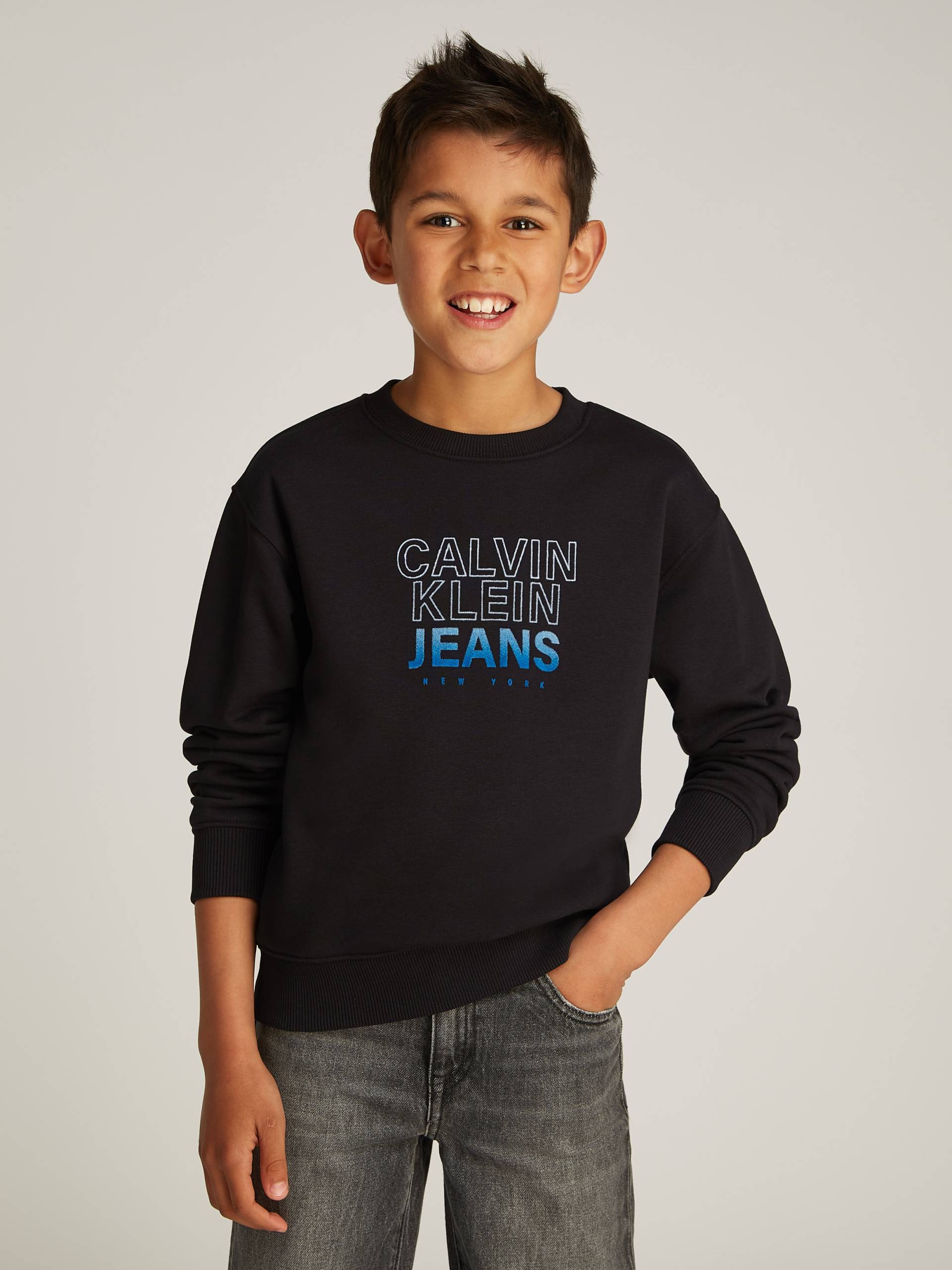 Calvin Klein Jeans Sweatshirt »GRADIENT FLOCK LOGO CN«, für Kinder bis 16 Jahre mit Logoprägung Calvin Klein Jeans Sweatshirt »GRADIENT FLOCK LOGO CN«, für Kinder bis 16 Jahre mit Logoprägung von Calvin Klein Jeans