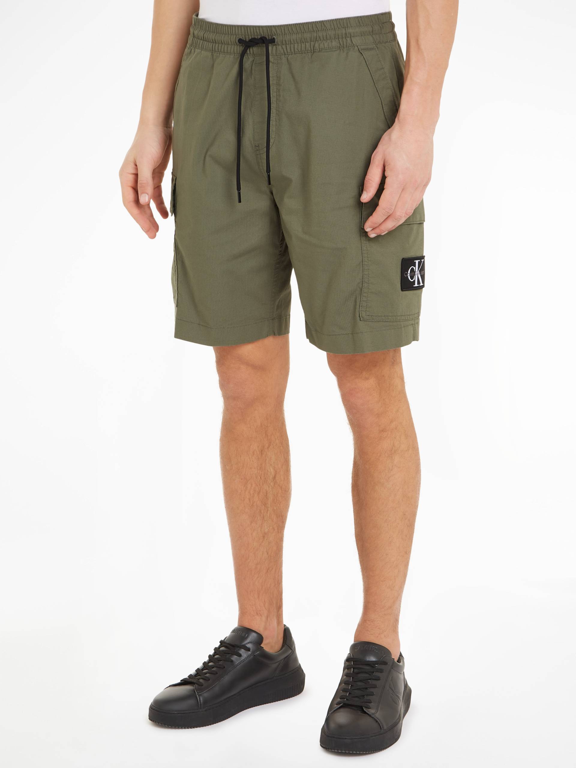 Calvin Klein Jeans Sweatshorts »WASHED CARGO SHORT«, mit Logopatch Calvin Klein Jeans Sweatshorts »WASHED CARGO SHORT«, mit Logopatch von Calvin Klein Jeans