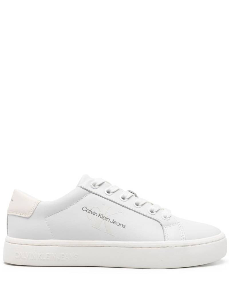 Calvin Klein Jeans logo-embossed leather sneakers - White von Calvin Klein Jeans