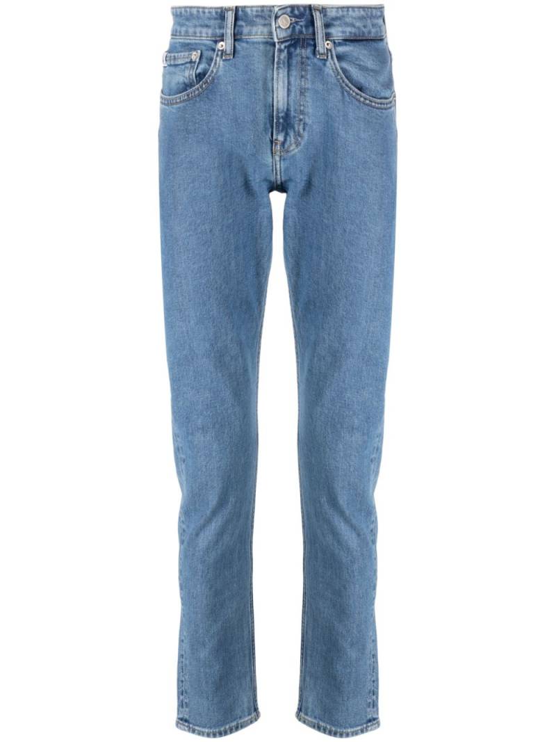 Calvin Klein Jeans logo-patch cotton blend tapered jeans - Blue von Calvin Klein Jeans