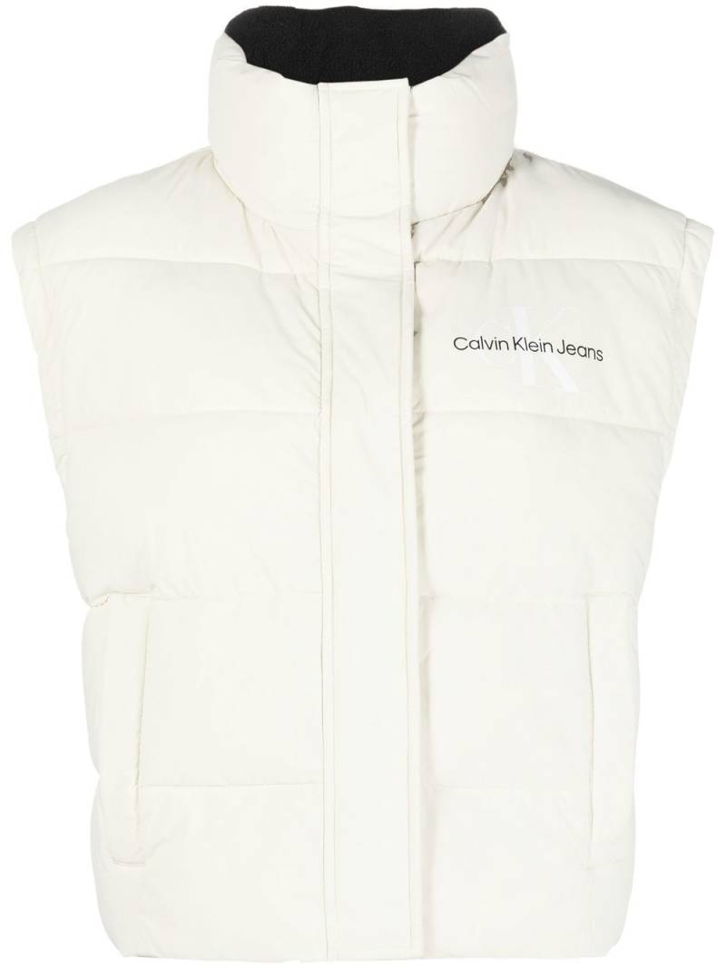 Calvin Klein Jeans logo-print cropped padded gilet - Neutrals von Calvin Klein Jeans