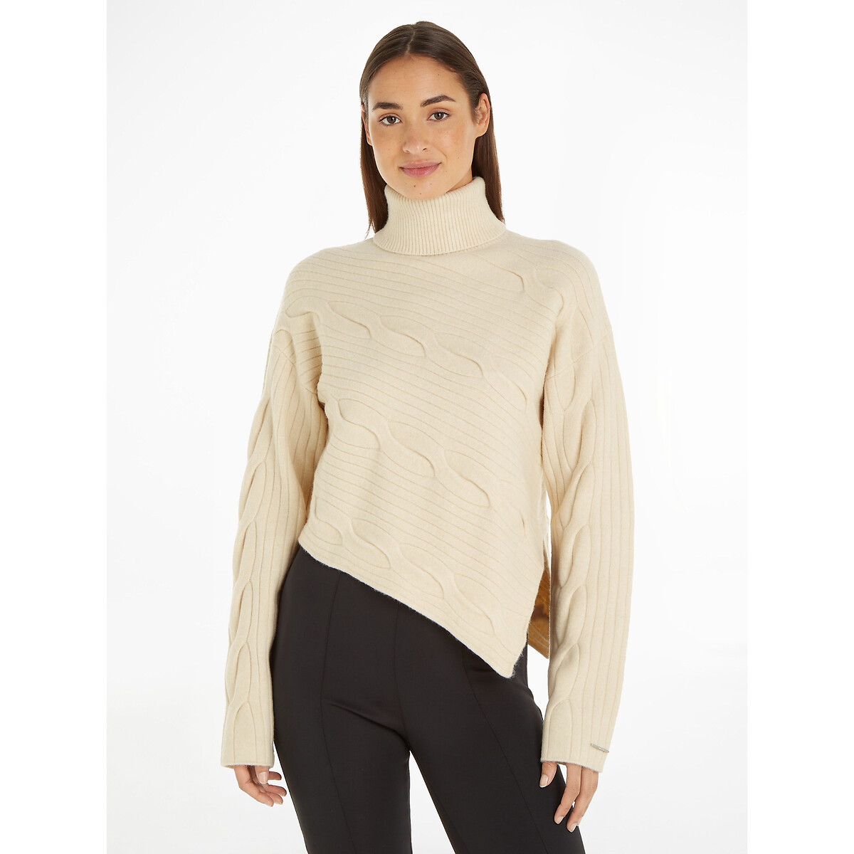 Asymmetrischer Rollkragenpullover mit Zopfmuster von Calvin Klein