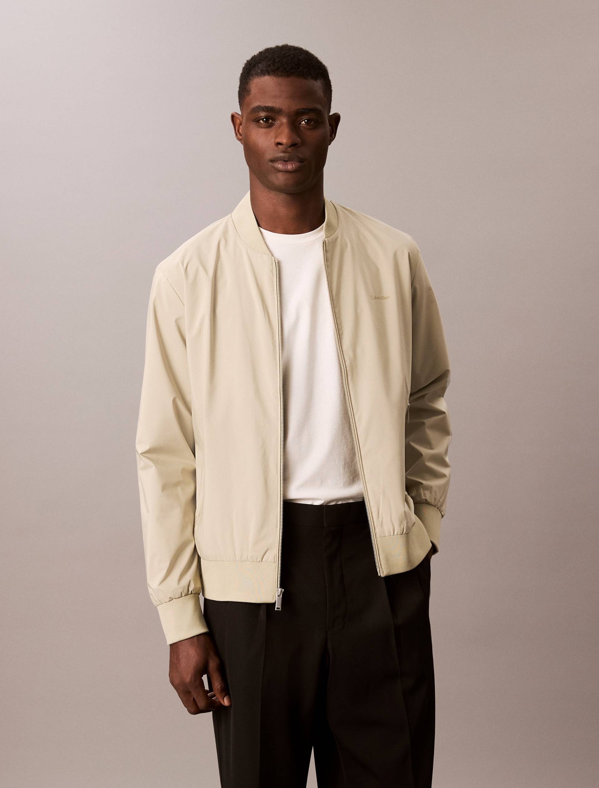 Calvin Klein Bomberjacke »MATTE BOMBER«, mit Label Calvin Klein Bomberjacke »MATTE BOMBER«, mit Label von Calvin Klein