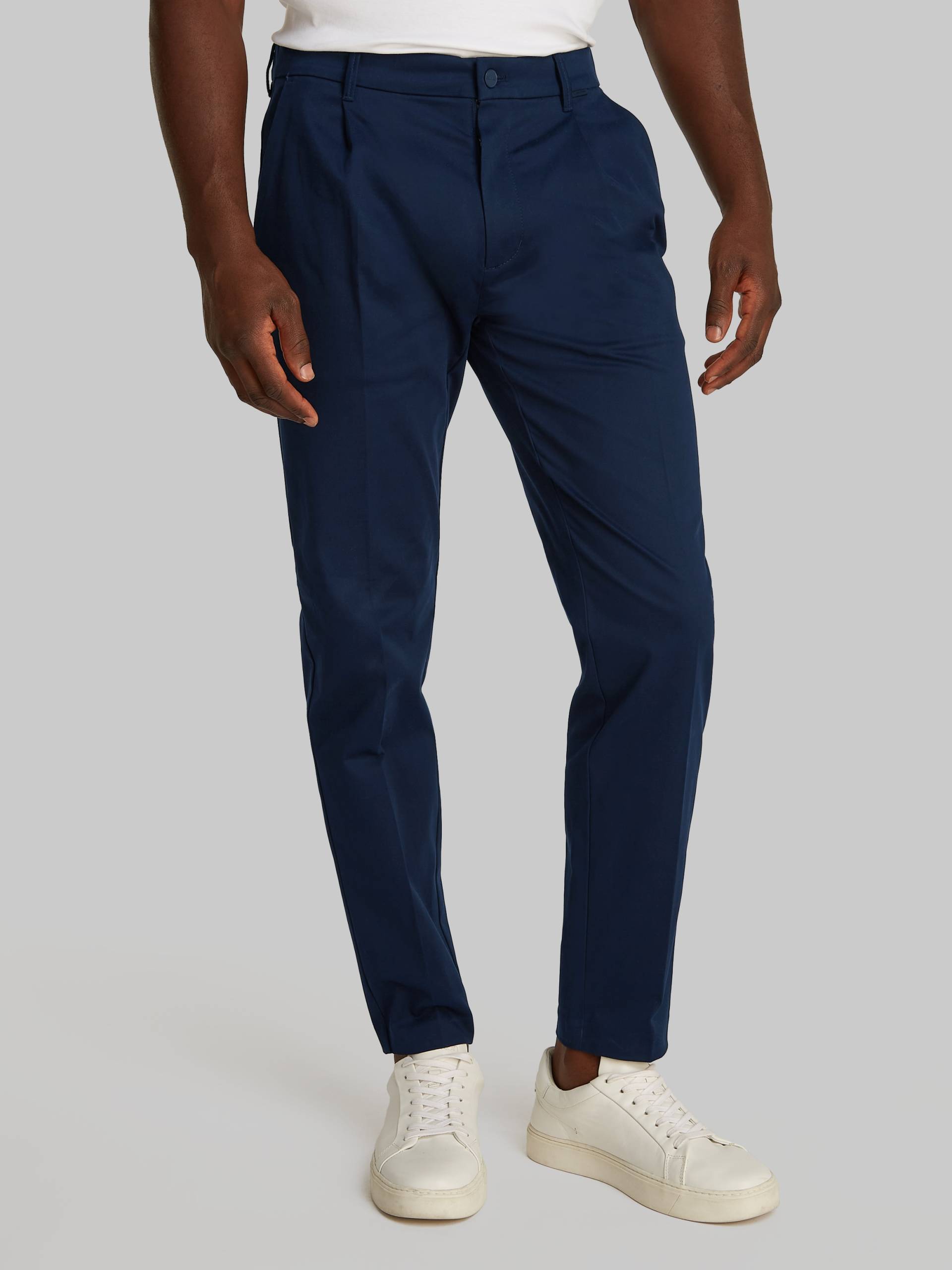 Calvin Klein Bundfaltenhose »SATEEN STRETCH TAPERED PLEAT«, in Satin-Optik Calvin Klein Bundfaltenhose »SATEEN STRETCH TAPERED PLEAT«, in Satin-Optik von Calvin Klein