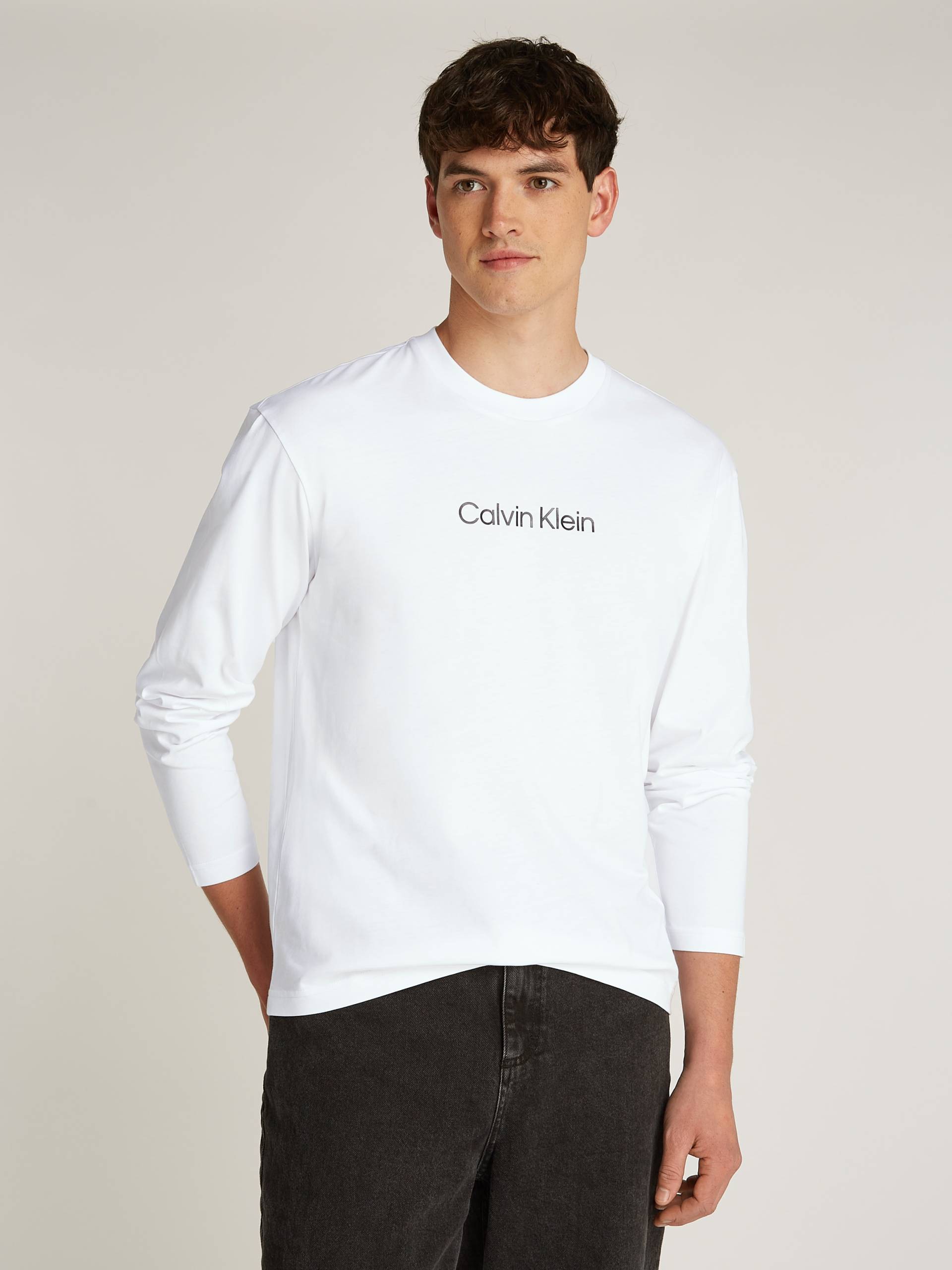 Calvin Klein Langarmshirt »HERO LOGO LS T-SHIRT«, mit Logoschriftzug Calvin Klein Langarmshirt »HERO LOGO LS T-SHIRT«, mit Logoschriftzug von Calvin Klein