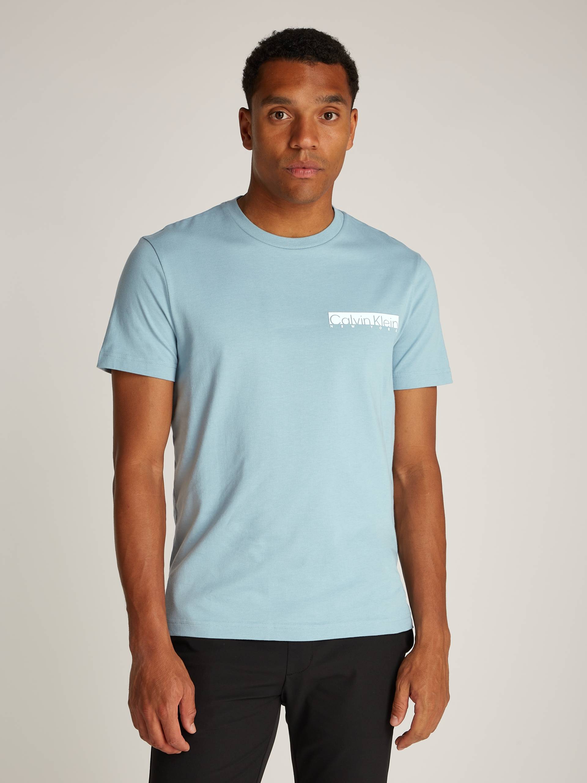 Calvin Klein Rundhalsshirt »NY CHEST BOX LOGO T-SHIRT«, mit Logoprint Calvin Klein Rundhalsshirt »NY CHEST BOX LOGO T-SHIRT«, mit Logoprint von Calvin Klein