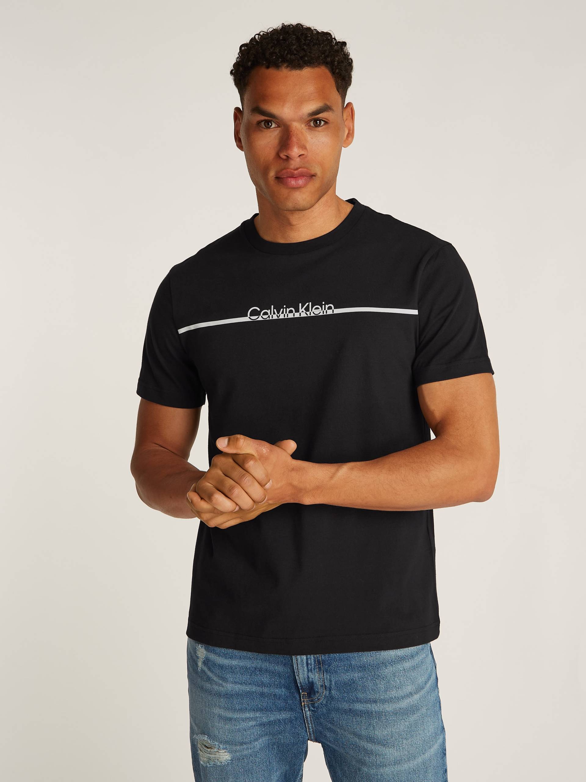 Calvin Klein Rundhalsshirt »SPLIT LINE LOGO T-SHIRT«, mit Logoprint Calvin Klein Rundhalsshirt »SPLIT LINE LOGO T-SHIRT«, mit Logoprint von Calvin Klein