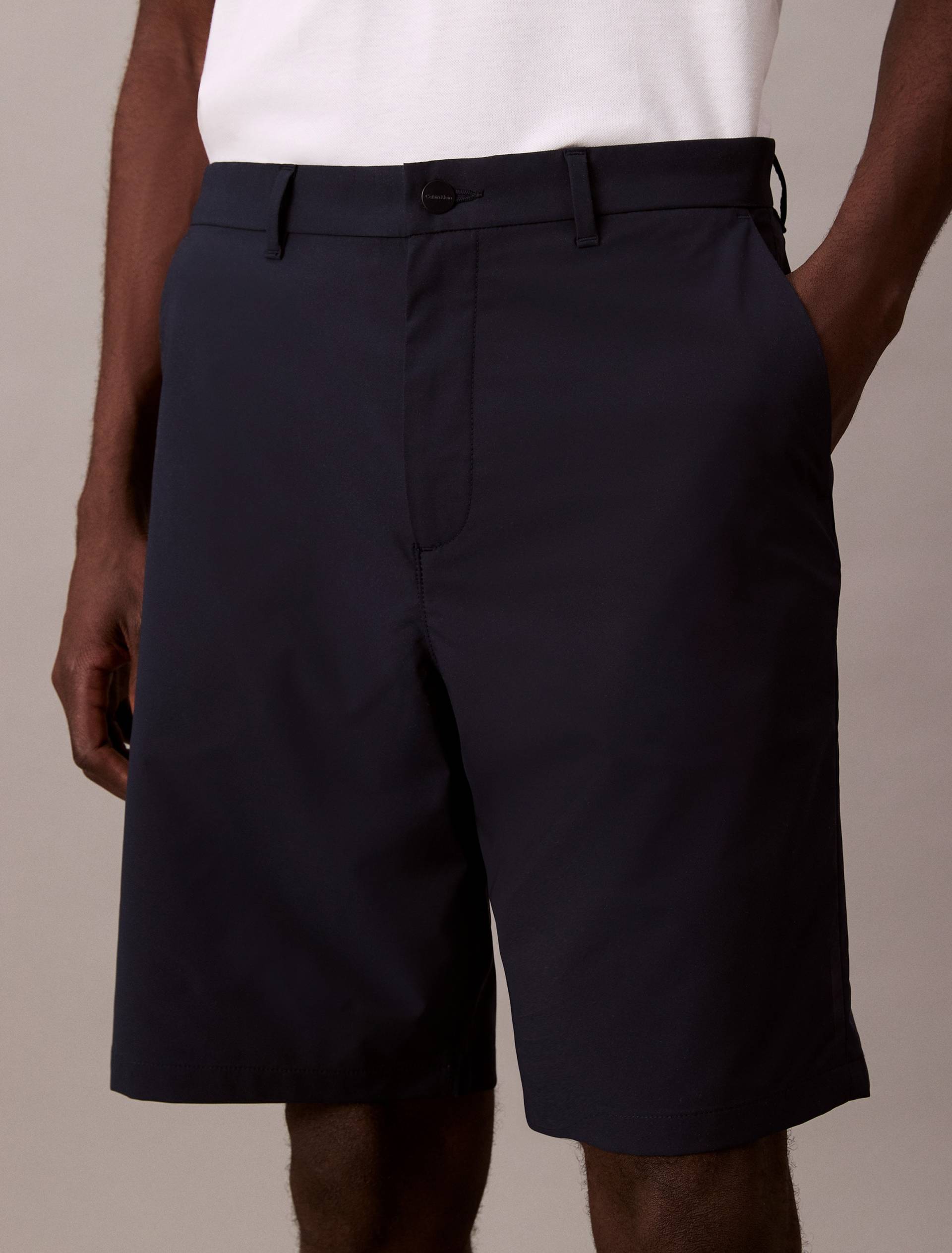 Calvin Klein Shorts »CLASSIC TECH SHORT 9 in«, Mit Gürtelschlaufen Calvin Klein Shorts »CLASSIC TECH SHORT 9 in«, Mit Gürtelschlaufen von Calvin Klein