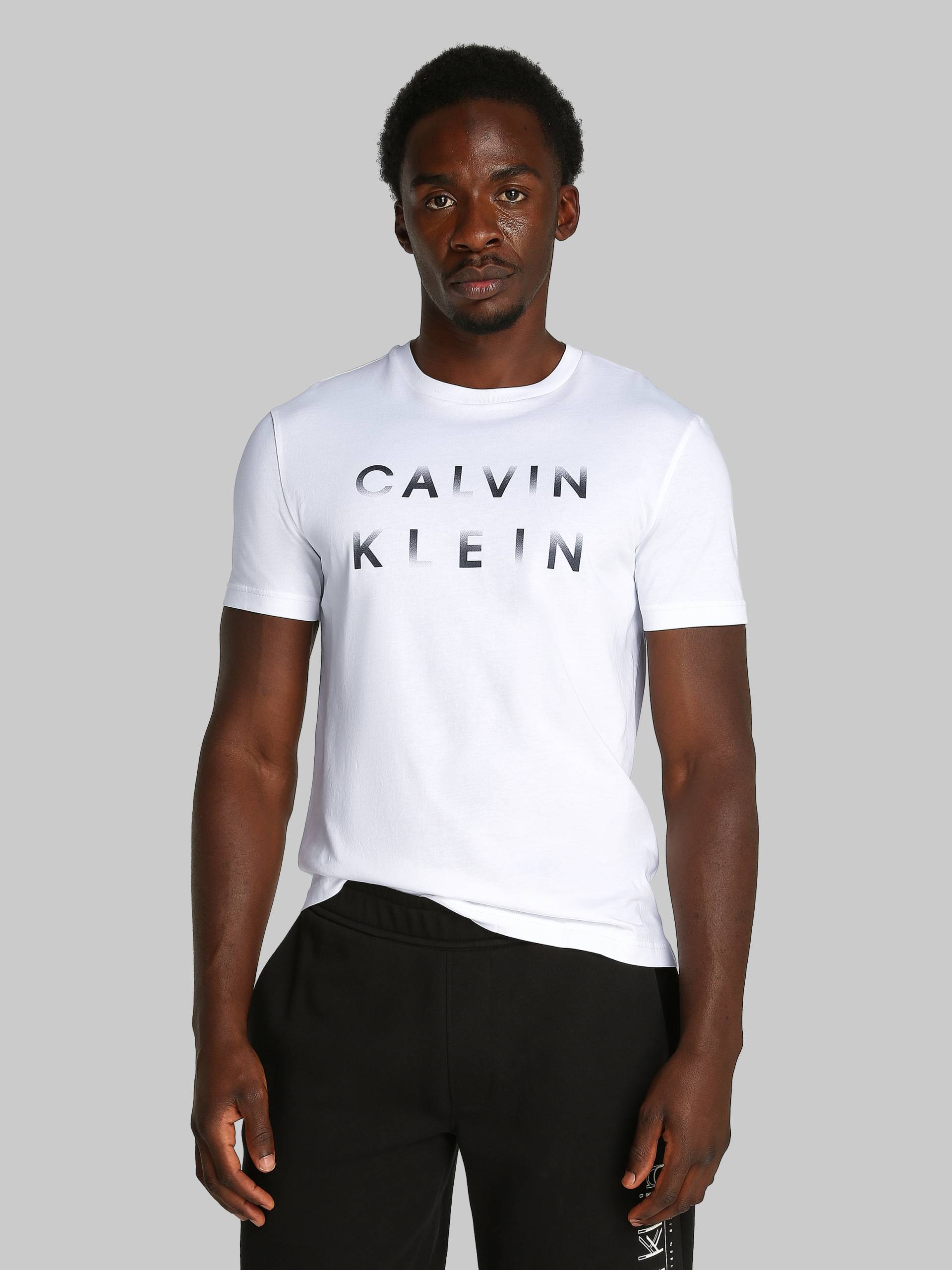 Calvin Klein T-Shirt »CP-ENLARGED LOGO T-SHIRT«, mit Logo auf der Brust Calvin Klein T-Shirt »CP-ENLARGED LOGO T-SHIRT«, mit Logo auf der Brust von Calvin Klein