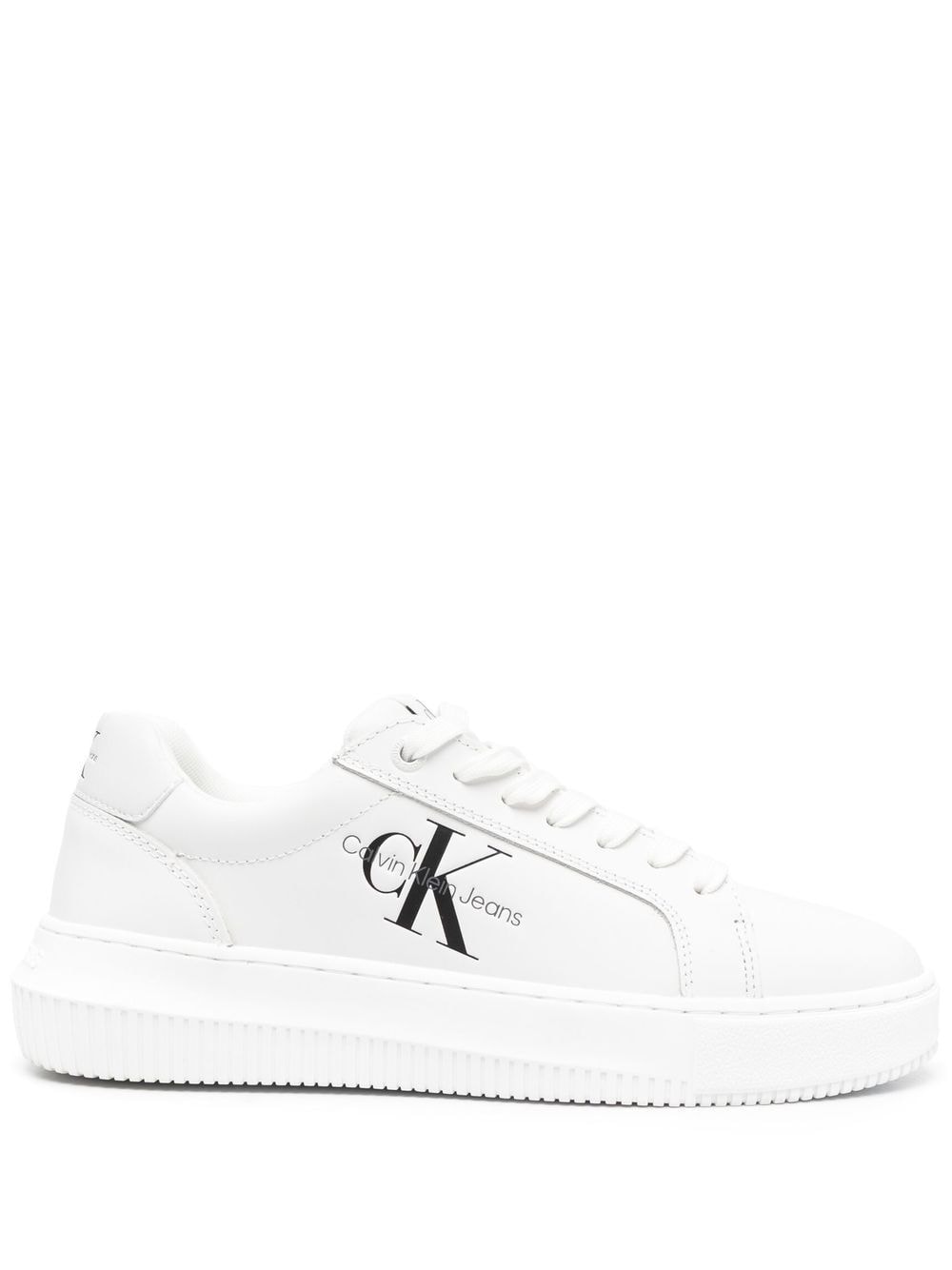 Calvin Klein embossed logo low-top sneakers - White von Calvin Klein