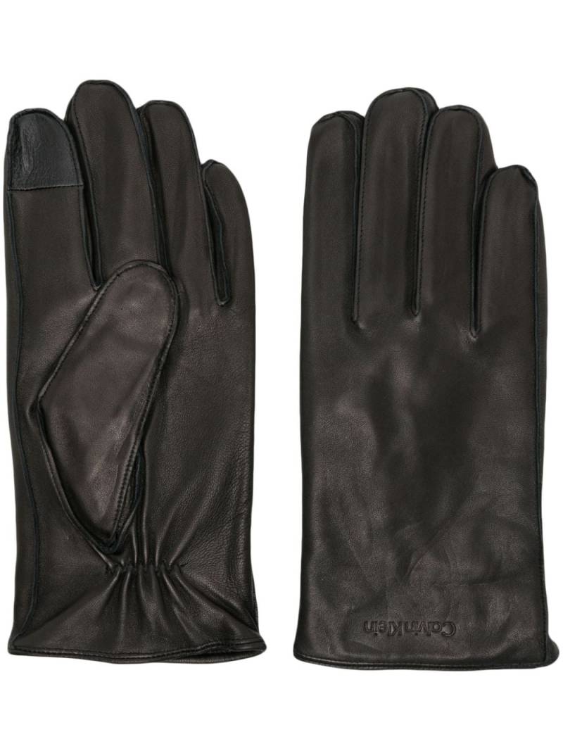 Calvin Klein logo-debossed leather gloves - Black von Calvin Klein