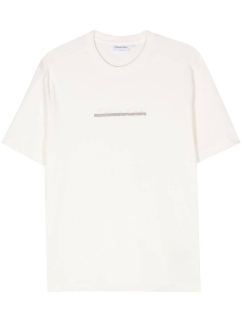 Calvin Klein logo-embossed T-shirt - Neutrals von Calvin Klein