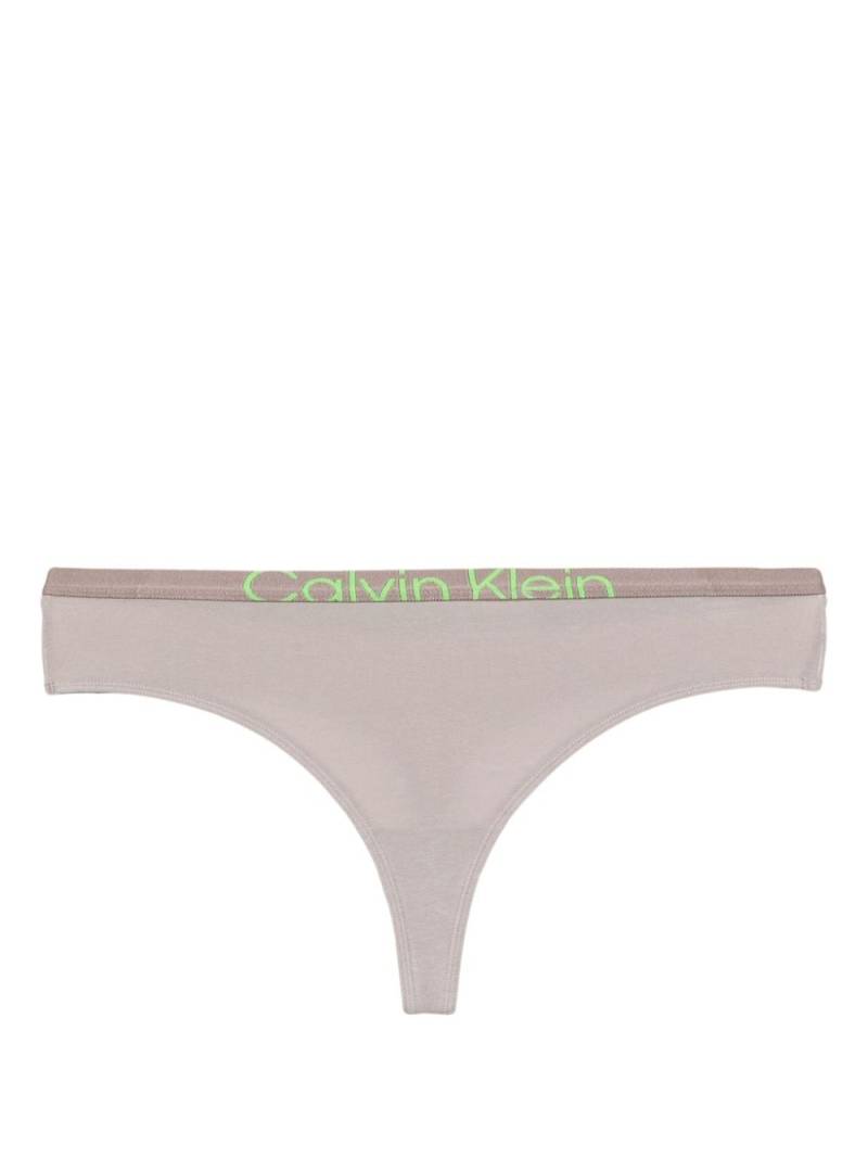 Calvin Klein logo-waistband cotton thong - Neutrals von Calvin Klein