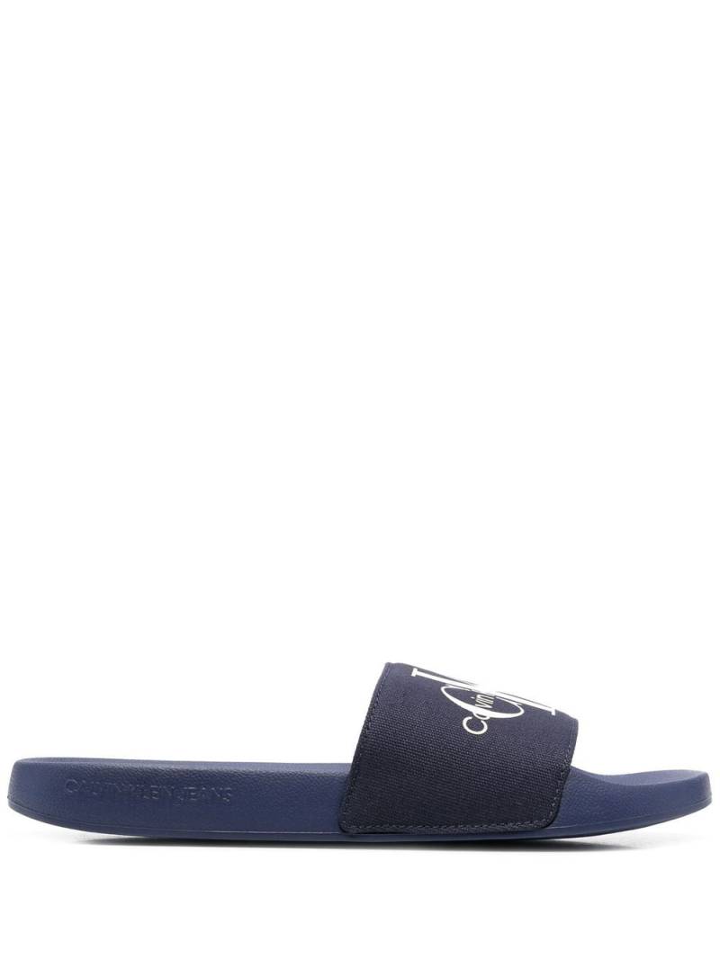 Calvin Klein monogram-print slides - Blue von Calvin Klein