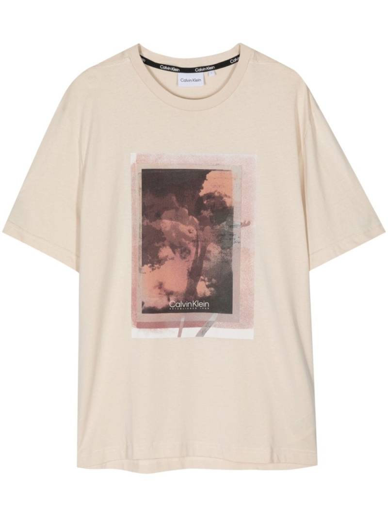 Calvin Klein photograph-print cotton T-shirt - Neutrals von Calvin Klein