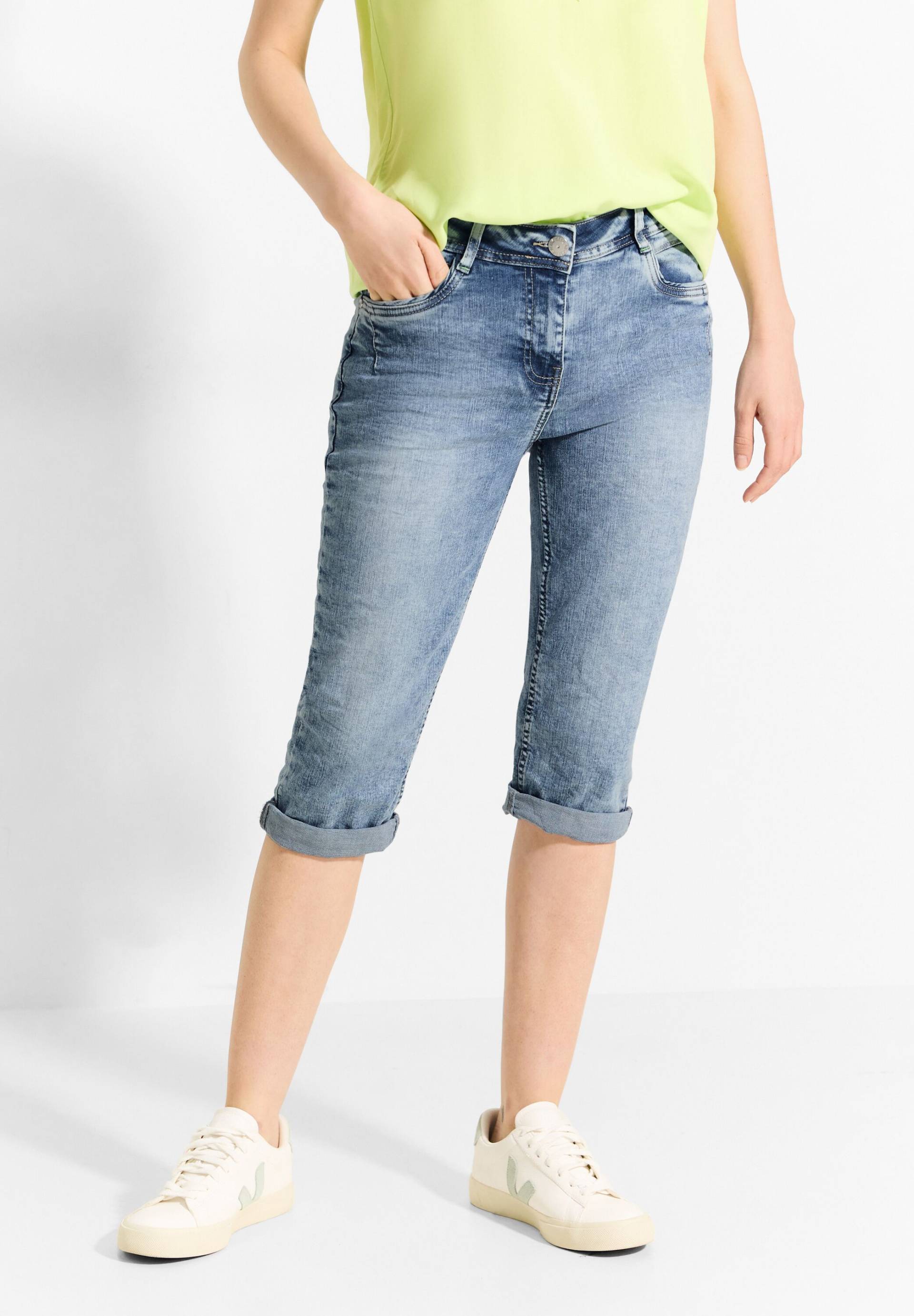 Cecil Jeansshorts »Style Toronto«, mit dekorativen Nähten Cecil Jeansshorts »Style Toronto«, mit dekorativen Nähten von Cecil