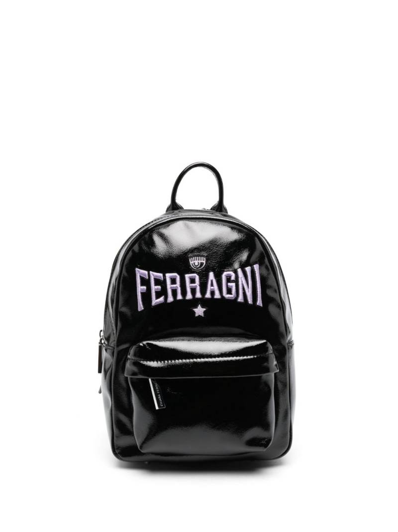 Chiara Ferragni logo-patches patent-finish backpack - Black von Chiara Ferragni