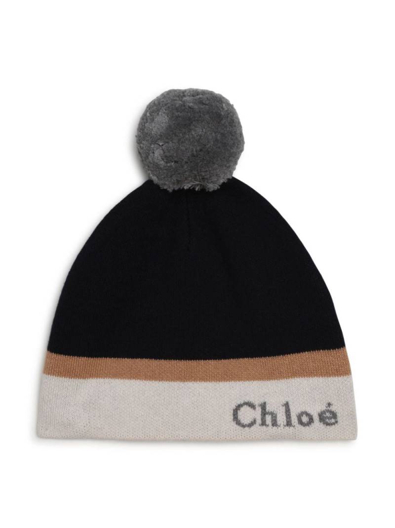 Chloé Kids intarsia-logo pompom beanie - Blue von Chloé Kids