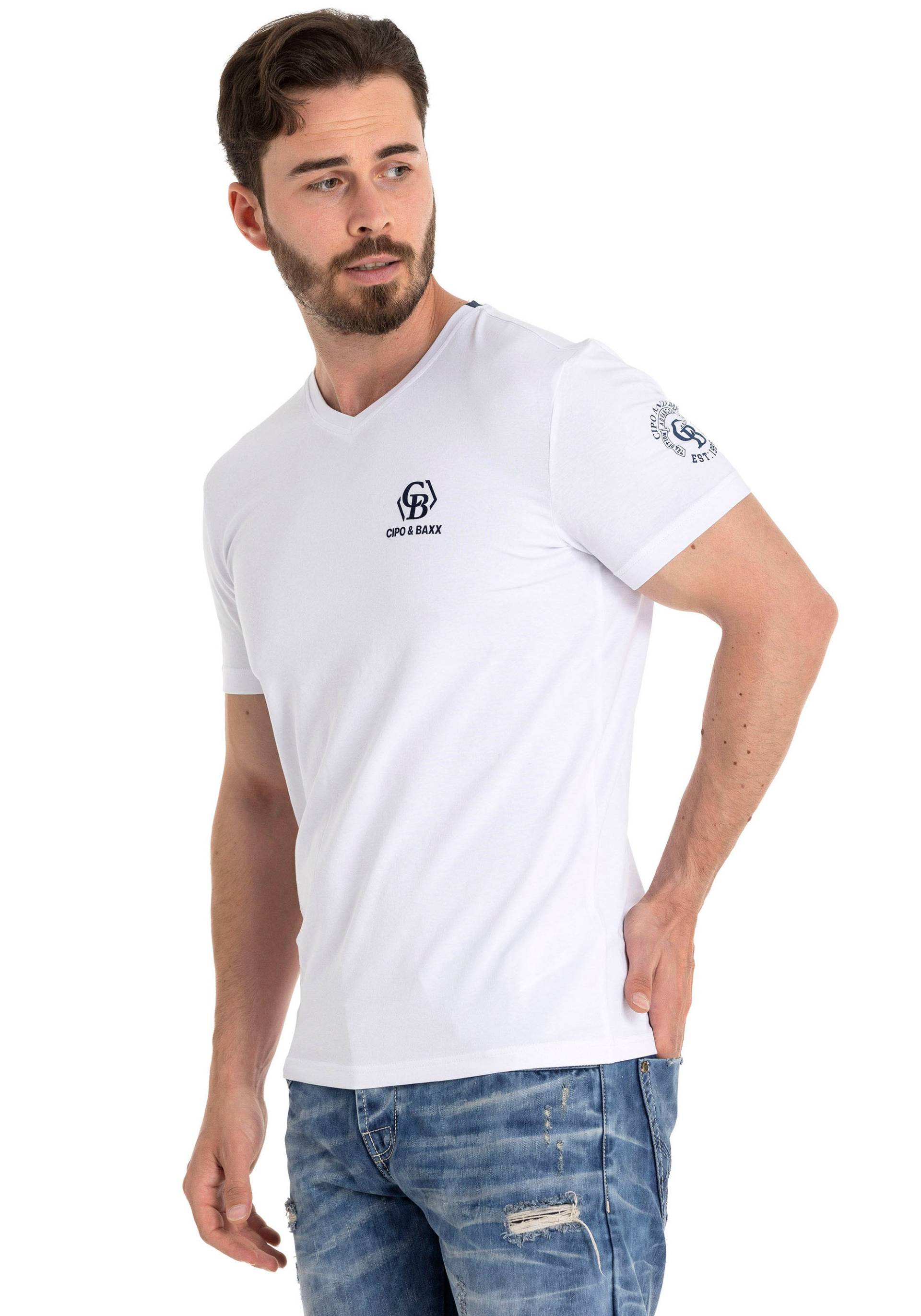 Cipo & Baxx V-Shirt, mit Markenlabel in Samt-Optik von Cipo & Baxx