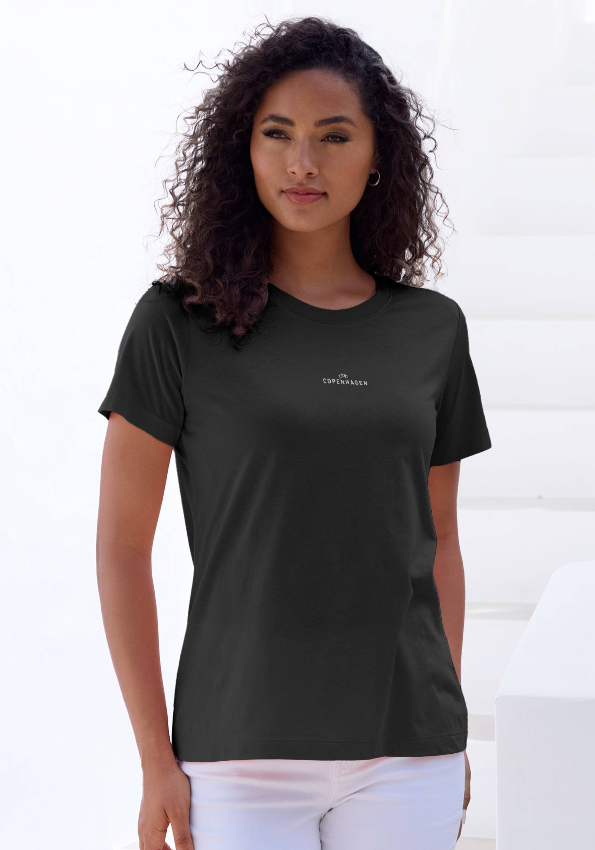 Copenhagen Studios T-Shirt »mit dezentem Logoprint vorn«, aus softer Jersey-Qualität mit Bio-Baumwolle Copenhagen Studios T-Shirt »mit dezentem Logoprint vorn«, aus softer Jersey-Qualität mit Bio-Baumwolle von Copenhagen Studios