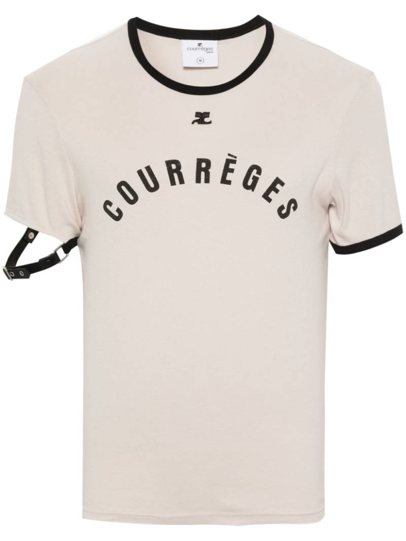 Courrèges buckle detail logo-print T-shirt - Neutrals von Courrèges