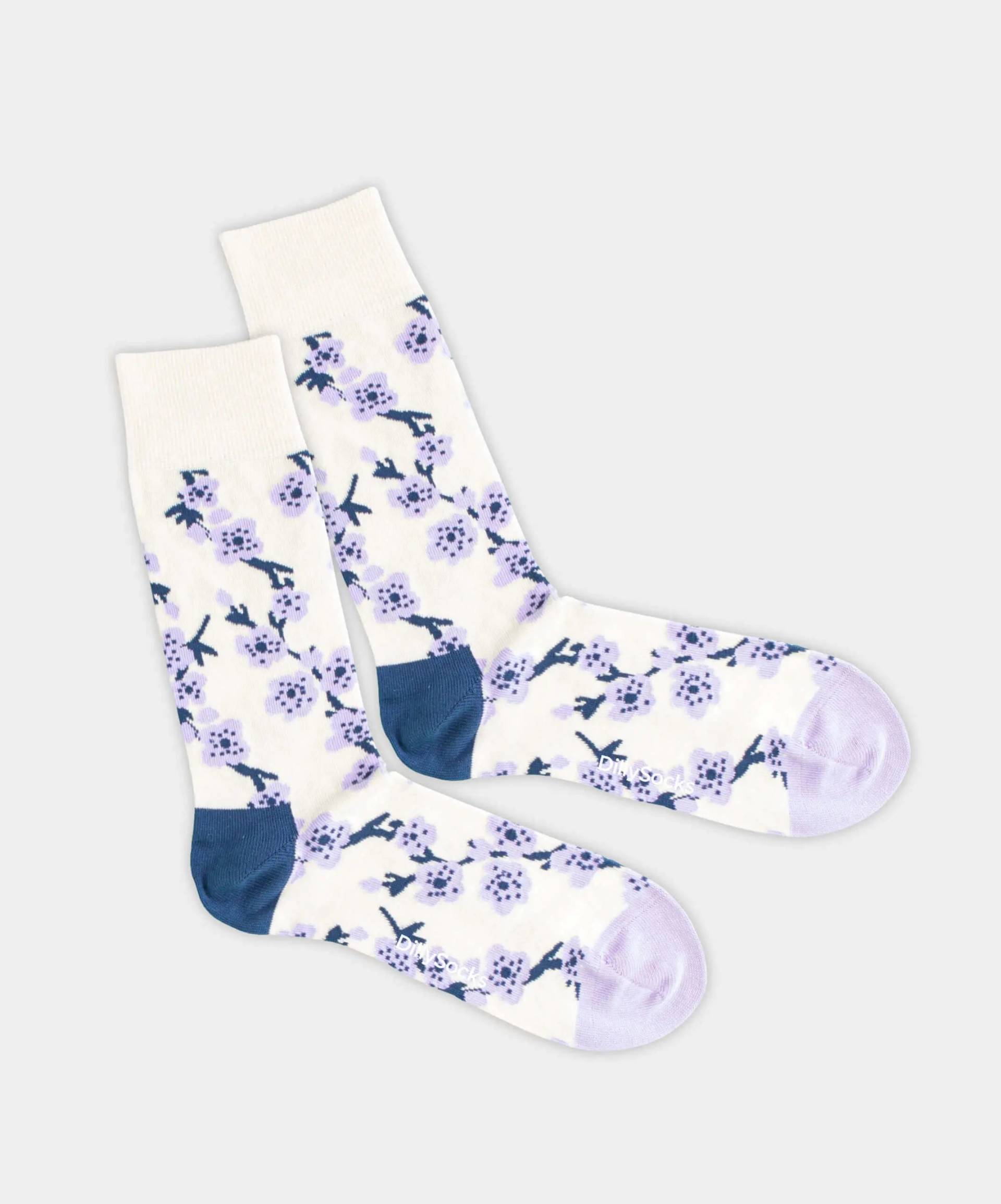 - Socken in Weiss mit Blumen Motiv/Muster von DillySocks