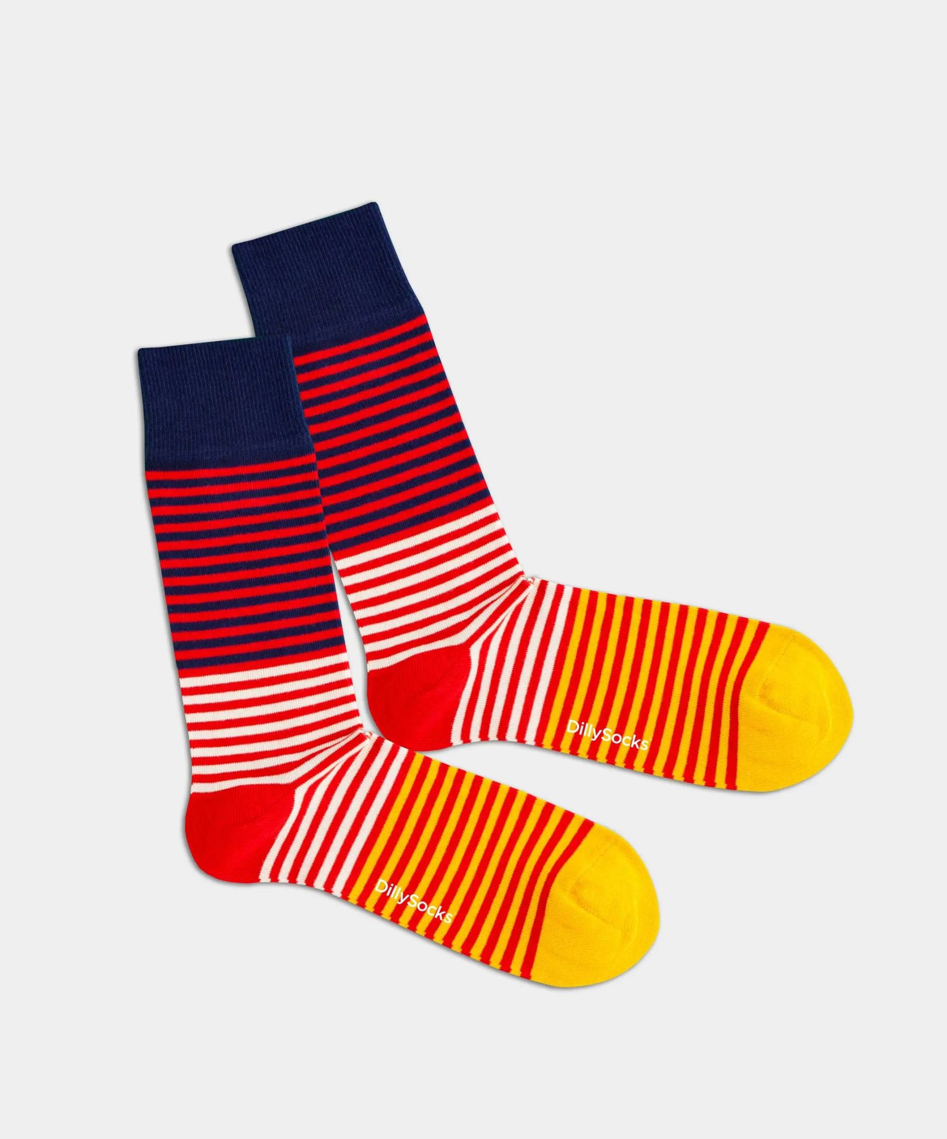 - Socken in Rot mit Streifen Motiv/Muster von DillySocks
