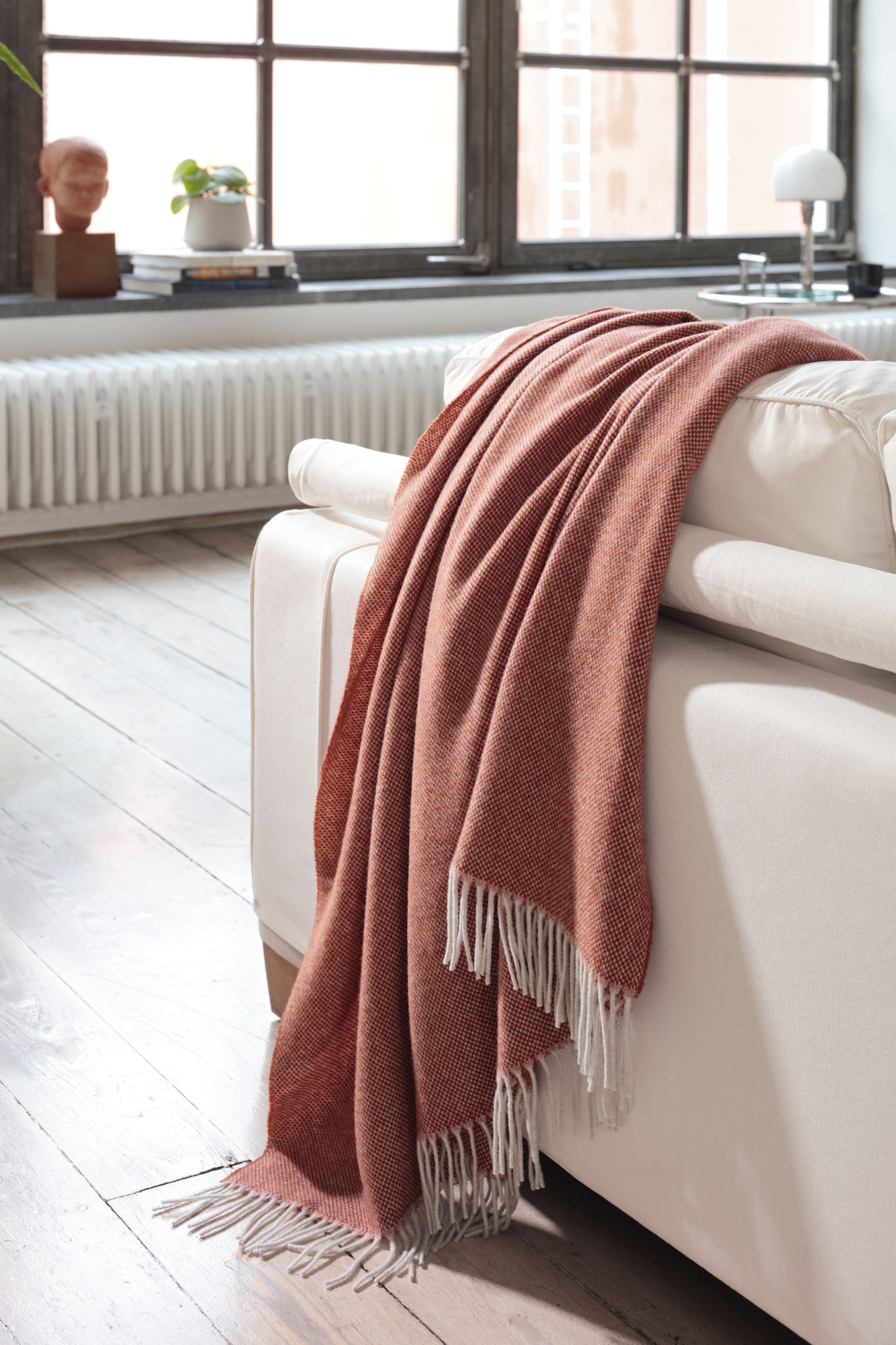 ELLE DECORATION Plaid »Gambit«, Uni-Plaid mit Fransen, Kuscheldecke ELLE DECORATION Plaid »Gambit«, Uni-Plaid mit Fransen, Kuscheldecke von ELLE DECORATION
