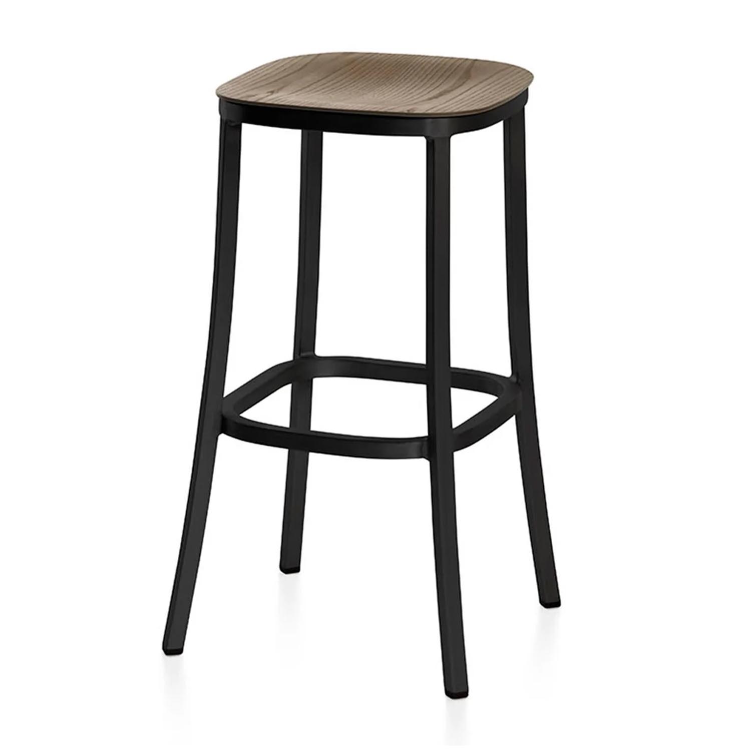 1 Inch Plywood Barstool Barstuhl, Gestell aluminium, dunkel pulverbeschichtet, Holz nussbaum natur von Emeco