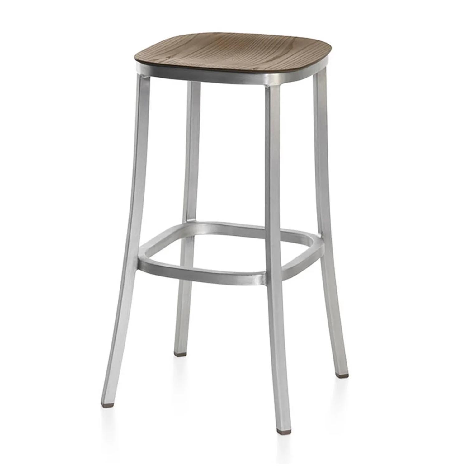 1 Inch Plywood Barstool Barstuhl, Gestell aluminium, gebürstet, Holz nussbaum natur von Emeco