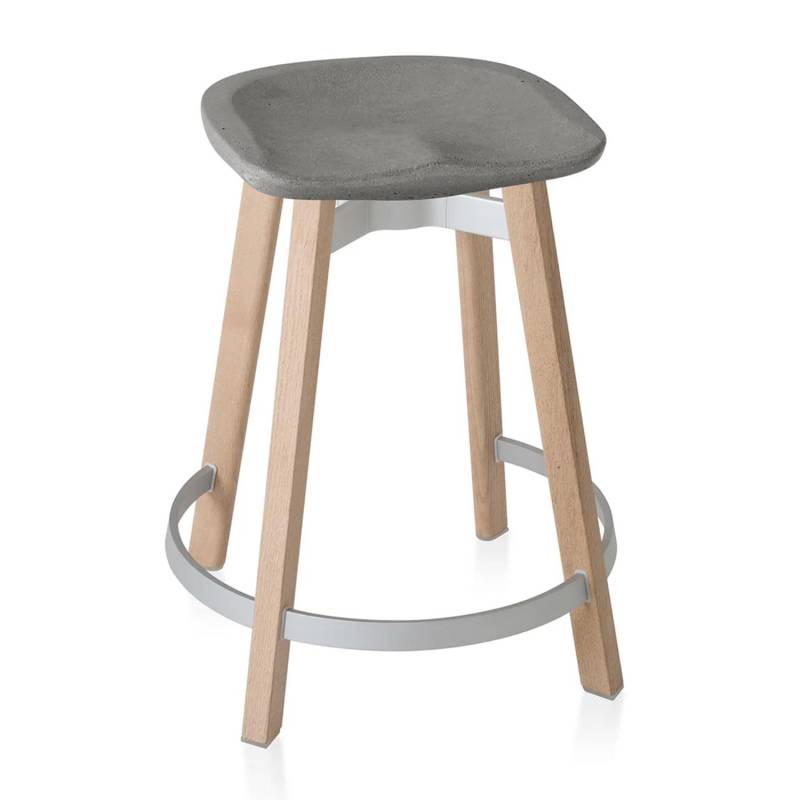 SU Counter Stool Hochstuhl, Sitz beton, Gestell holz, natural von Emeco