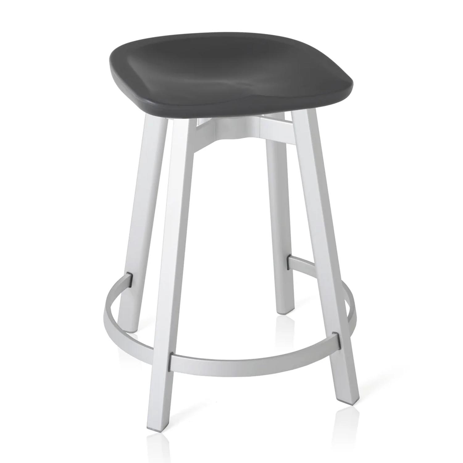 SU Counter Stool Hochstuhl, Sitz polyethylen, charcoal, Gestell aluminium, eloxiert von Emeco