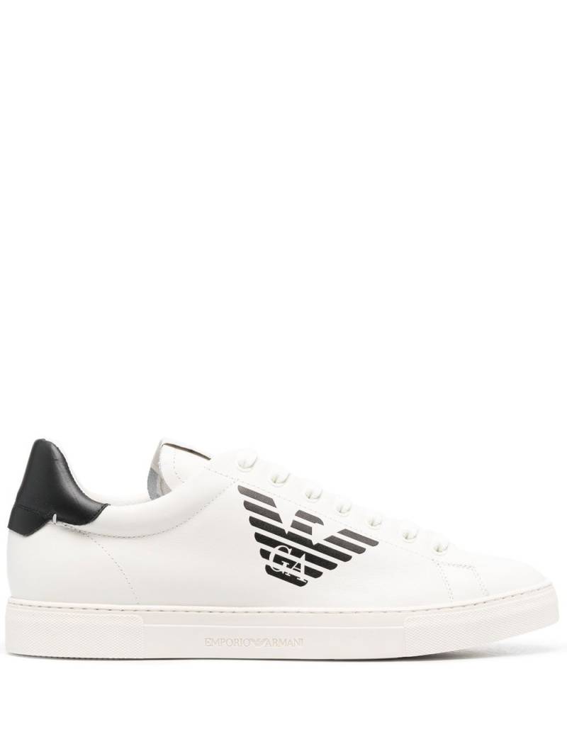 Emporio Armani lace-up logo-print sneakers - White von Emporio Armani