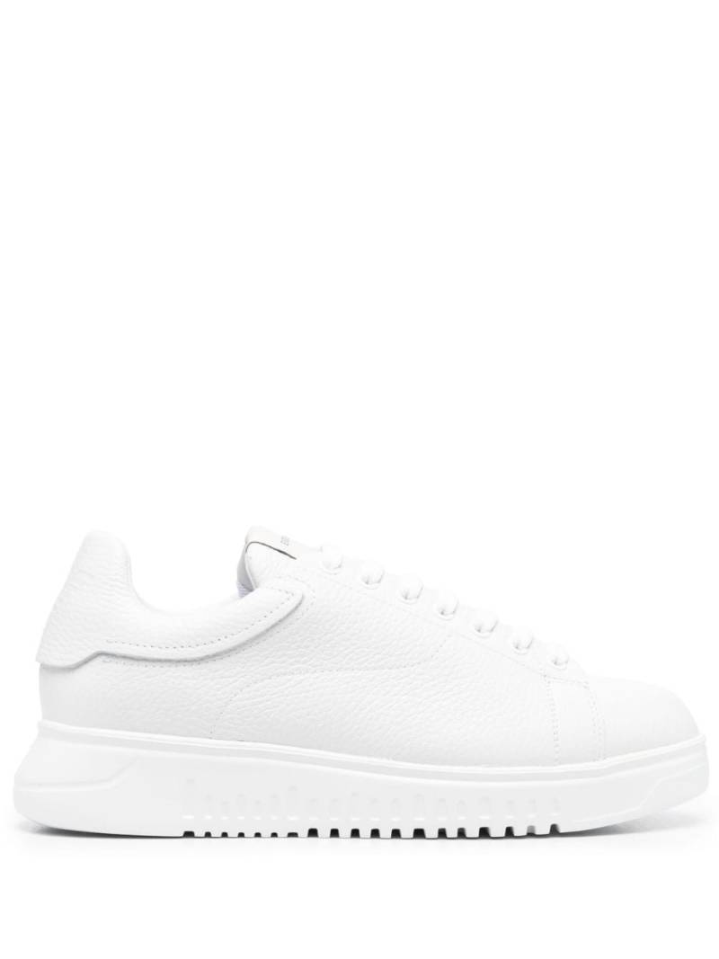 Emporio Armani leather low-top sneakers - White von Emporio Armani