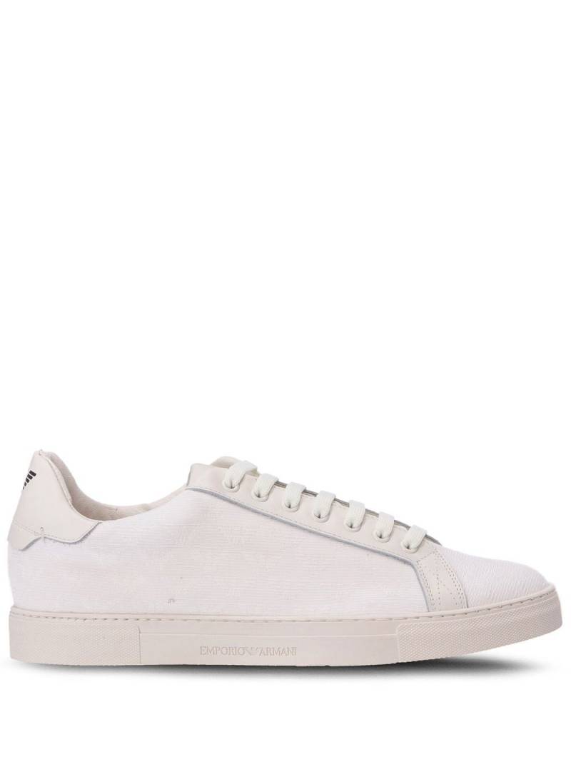 Emporio Armani logo-print low-top sneakers - White von Emporio Armani