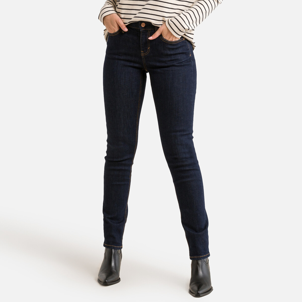 Slim-Jeans mit mittelhohem Bund von Esprit