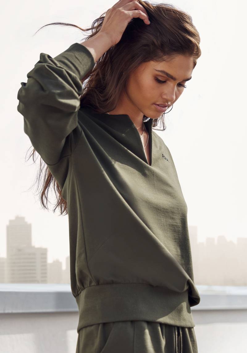FCUK Sweatshirt, (1 tlg.), Sweatshirt mit V-Ausschnitt und grossen Rückenprint, Loungeanzug von FCUK
