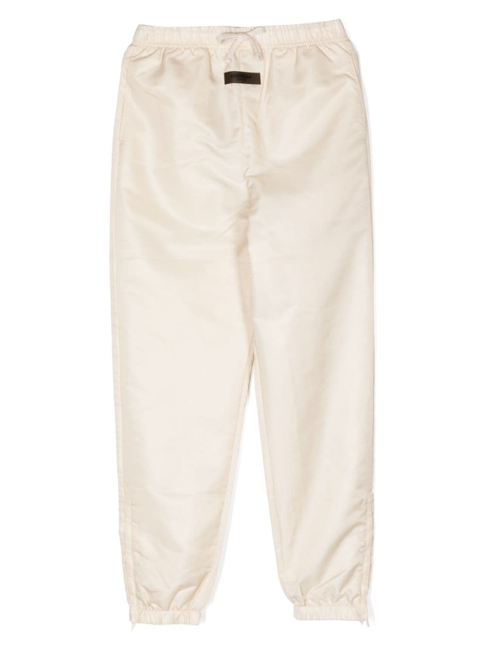 FEAR OF GOD ESSENTIALS logo-patch shell pants - Yellow von FEAR OF GOD ESSENTIALS